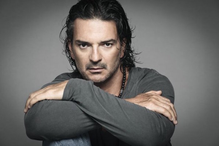 Ricardo arjona abandono una entrevista en vivo