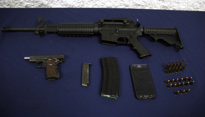 Detienen a sujeto con fusil ar 15 y pistola escuadra calibre .380