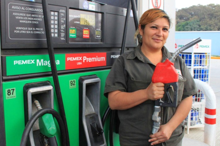 Gasolina Premium baja tres centavos y Magna uno este martes
