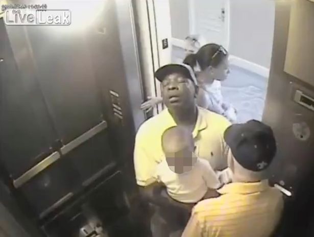 Pareja utiliza a su bebé para robar dentro de un elevador