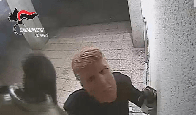 Al estilo Hollywood, roban cajeros en Italia usando máscaras de Trump — MÉXICO