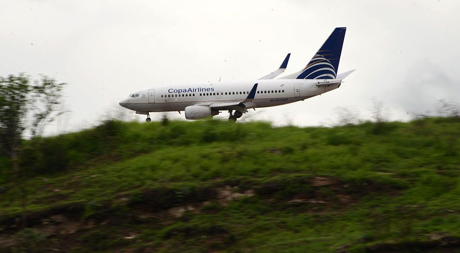 Joven salta de un avión de Copa tras aterrizar en San Francisco