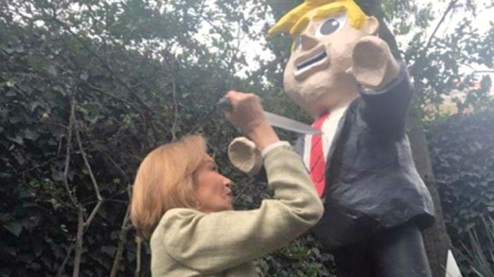 Guadalupe Loaeza festeja cumpleaños acuchillando a Trump Guadalupe Loaeza festeja cumpleaños acuchillando a Trump