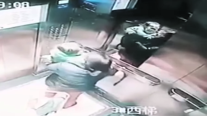 Golpes bebe china