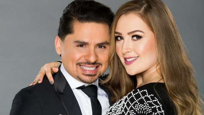 Larry hernadez y su esposa kenia