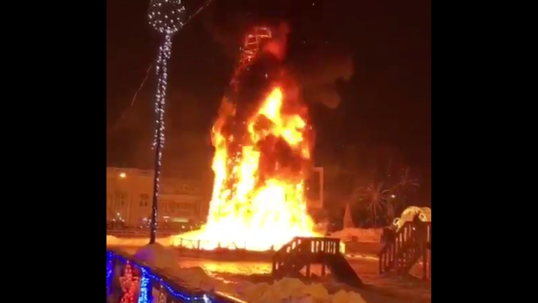 A o nuevo rusia arde arbol navide o
