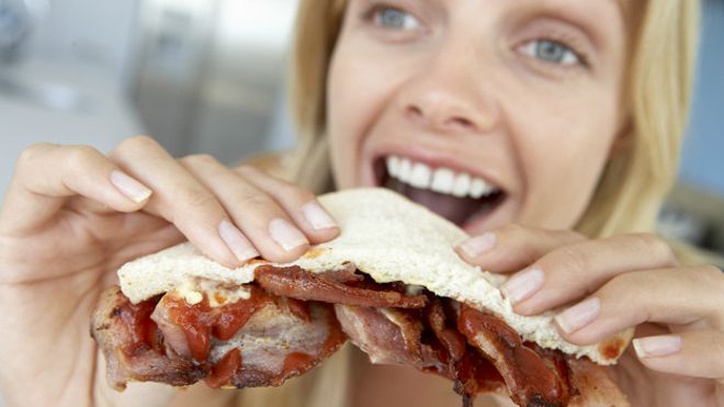 Comer carnes procesadas aumenta el riesgo de padecer cáncer de mama