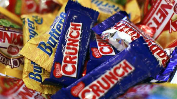 Nestlé le vende negocio de golosinas a Ferrero