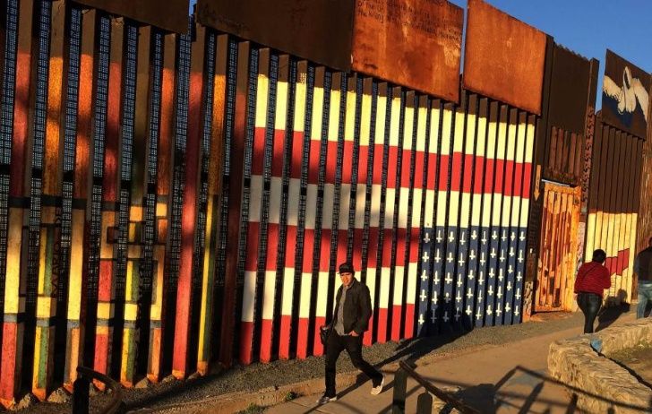 Anula leyes ambientales para construir muro fronterizo