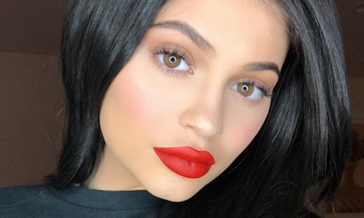 Kylie jenner anuncio que su hija ya nacio
