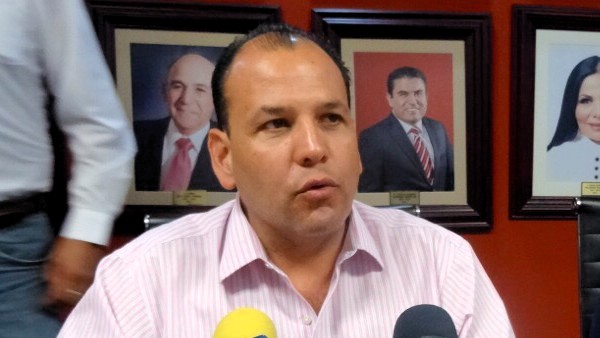 Chihuahua se cae a pedazos y Corral en su campaña: PRI