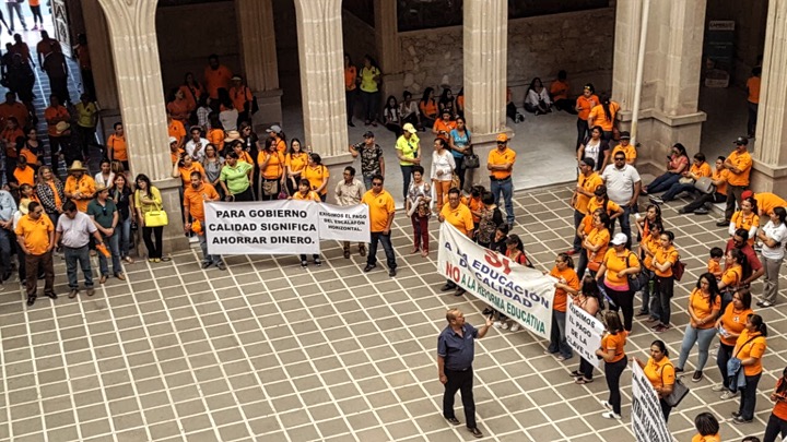 Maestros protesta