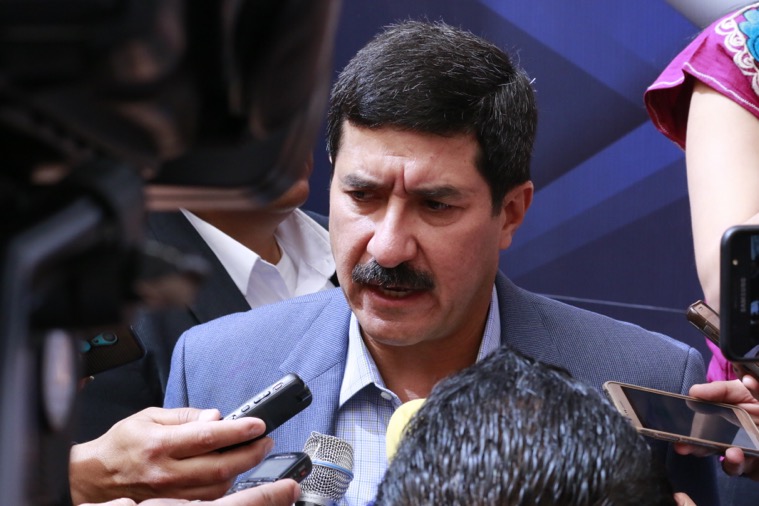 Corral entrevista medios