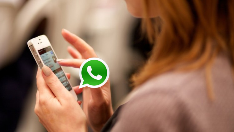 Mujer audio whatsapp