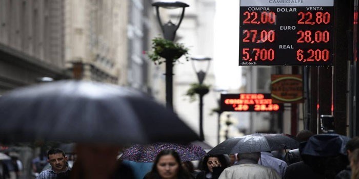 Argentina moneda devaluacion 700x350