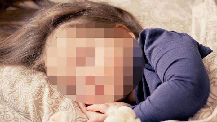 Padres de bebe de dos an os le quemaron los pies para castigarla