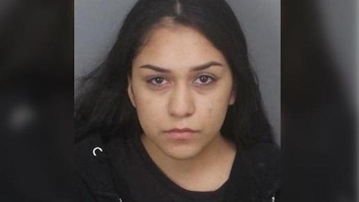 Se enfurece con su novio, lo atropella pero mata a su bebé