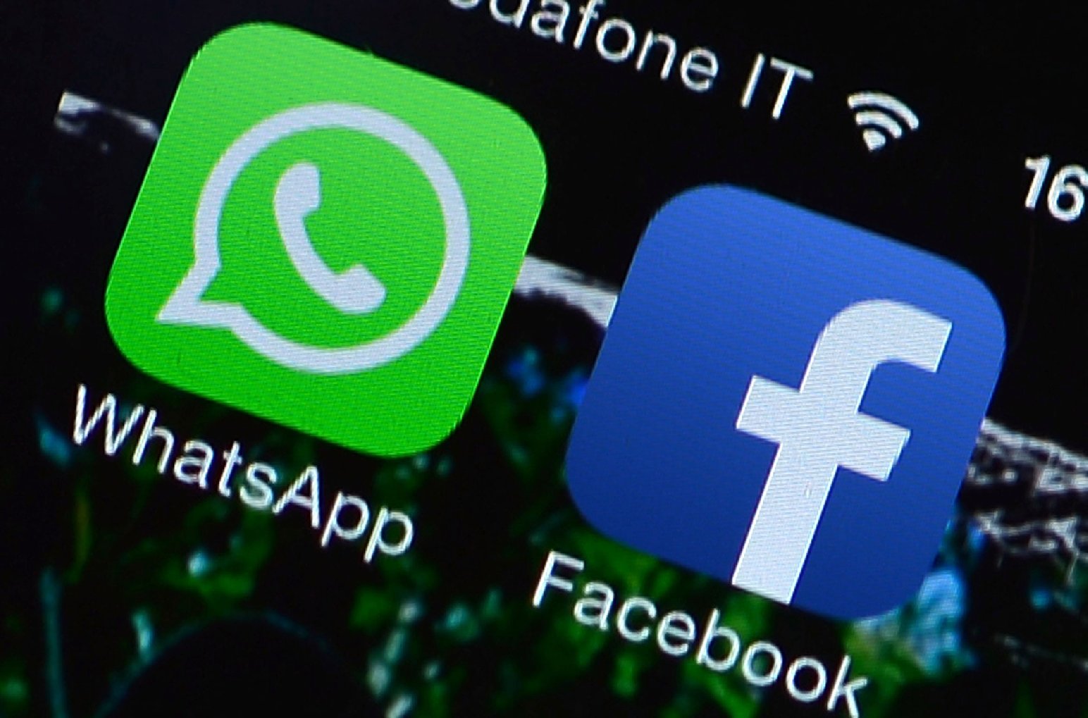 Facebook whatsapp 2000