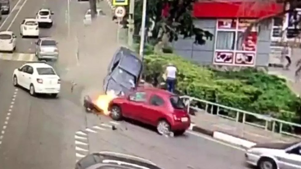 Auto arrolla a peatones en Sochi; muere uno