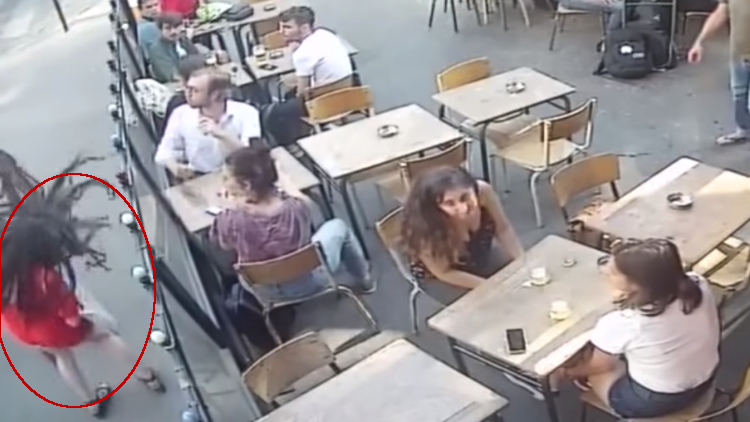 Acosador golpea mujer