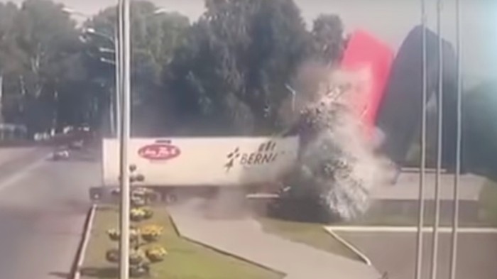 Fuerte choque camion rusia