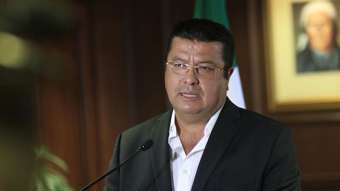 Armando cabada traje