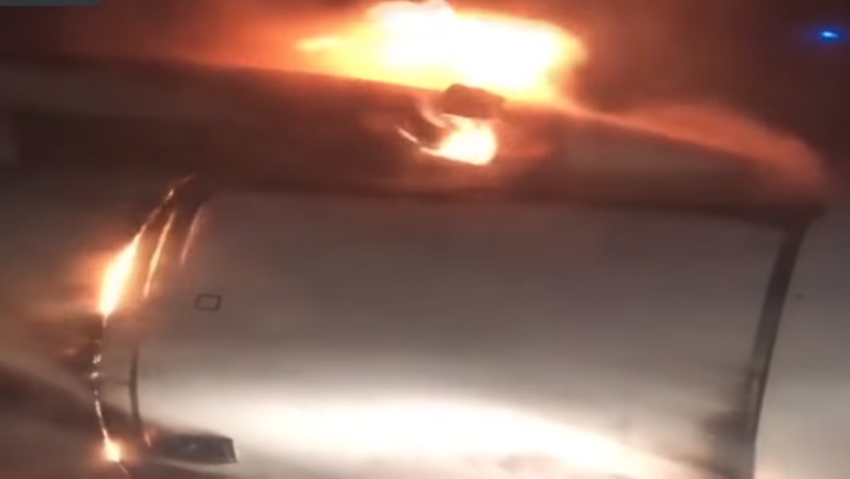 Turbina en llamas avion