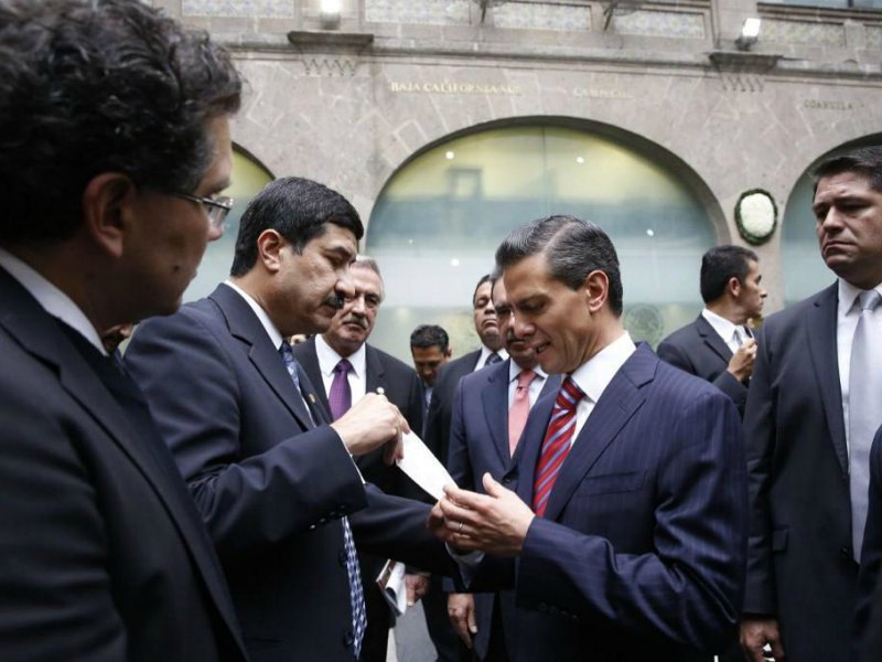 Peña Nieto y Gabinete buscan amparo para blindarse de investigaciones: Reforma Peña Nieto y Gabinete buscan amparo para blindarse de investigaciones: Reforma