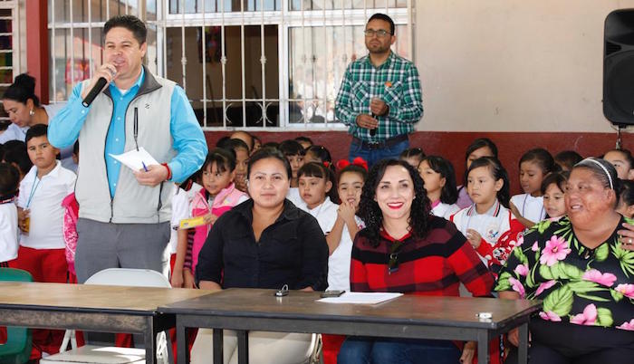 Desarrollo social entrego material de construccio n en primaria 1 1
