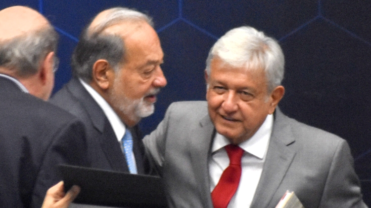 Resultado de imagen para slim en la protesta de amlo